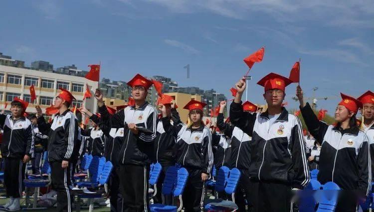 黎姿为瘫痪弟弟庆祝生日,时隔5年晒弟弟站立照,引无数网友泪奔